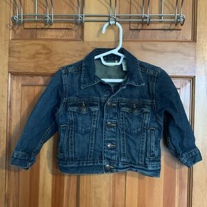 OshKosh 2T Jean Jacket. Adorable and Perfect for your little one.